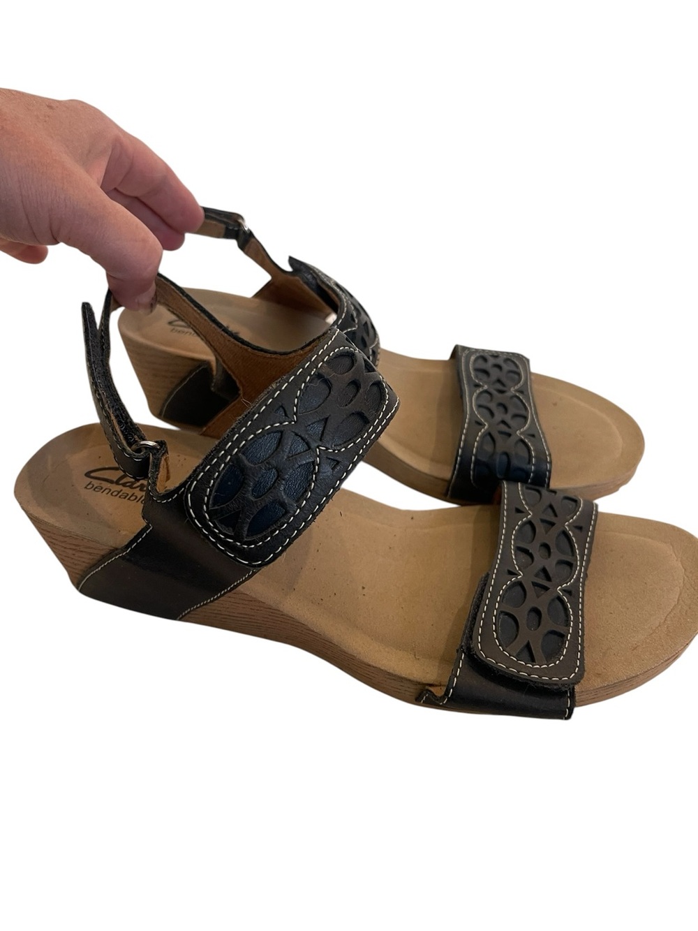 Clarks Bendables Black Leather Cutout Slingback Sandals Women’s Shoes - Picture 2 of 6